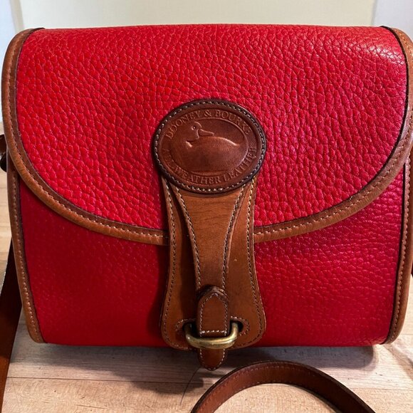 Dooney & Bourke Womens Vintage Essex Leather Crossbody Bag Sz. Medium Red AN GDD